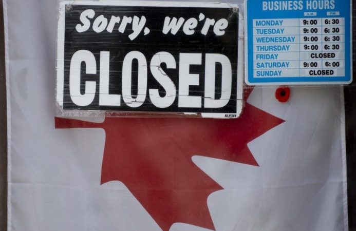 استطلاع ليجر: الغالبية العظمى من الكنديين لا يزالون يدعمون عمليات الإغلاق