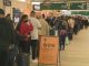 مطار فانكوفر الدولي: لا يوجد حل سريع للطوابير الأمنية الطويلة | مهاجر