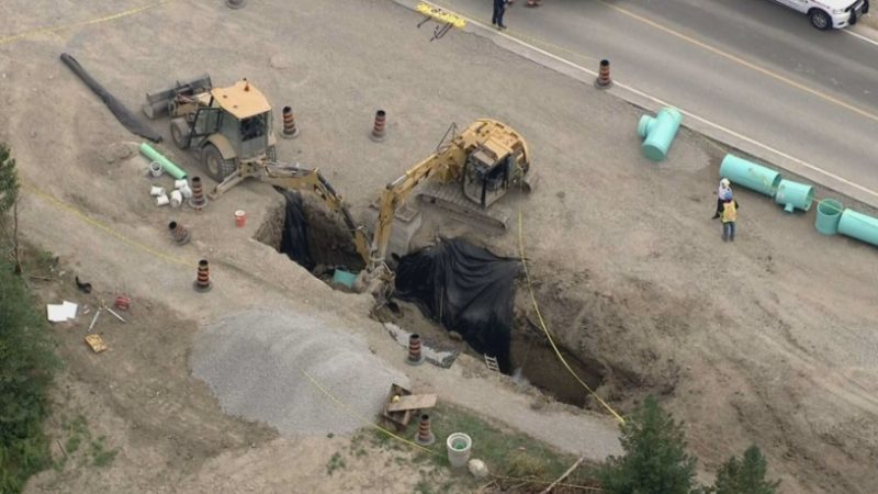عاملان محاصران بعد انهيار خندق في موقع بناء بأونتاريو