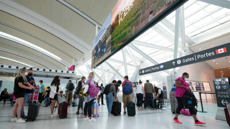 مطار تورنتو بيرسون يحذر من “نشاط غير عادي” حول المطار نهاية هذا الأسبوع