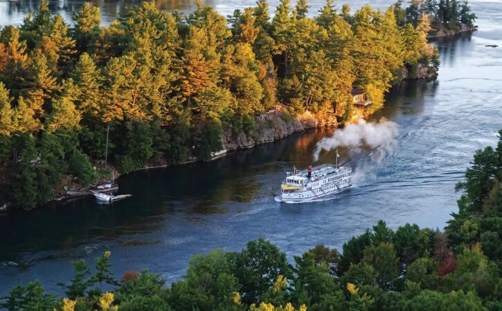 هذه الرحلة النهرية التي تستغرق أسبوعا تبحر عبر الطبيعة الخلابة والسماء المرصعة بالنجوم في أونتاريو
